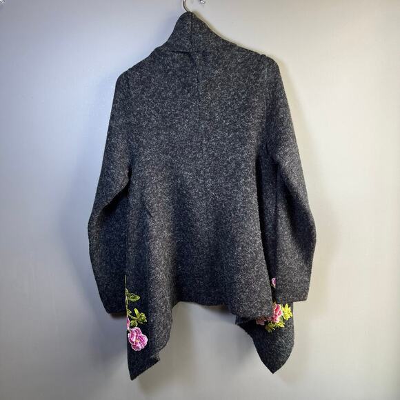 NWT Kamana Gray Floral Open Cardigan Sweater (missing belt) Size Large - Picture 7 of 7